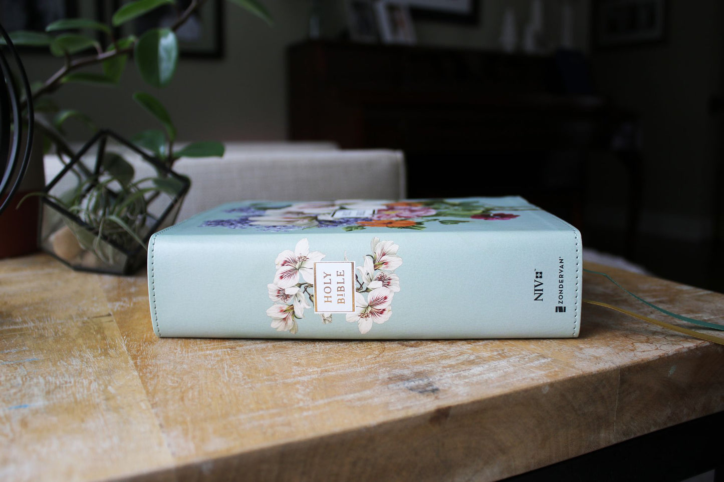 NIV, Artisan Collection Bible, Large Print, Leathersoft, Sage Floral, Red Letter, Comfort Print