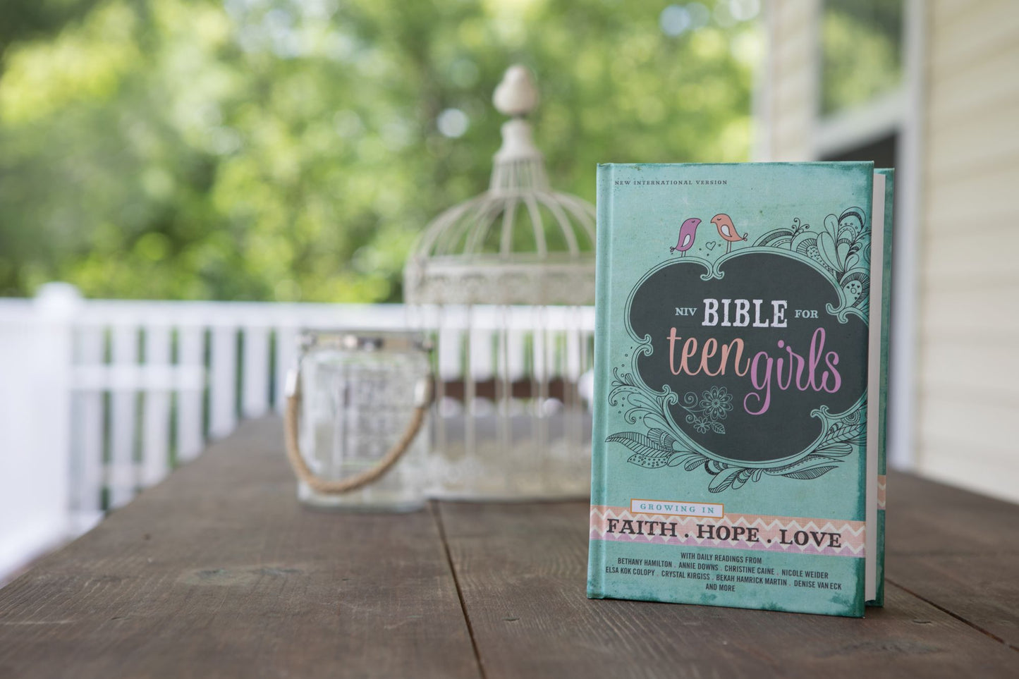 Bible for Teen Girls-NIV: Growing in Faith, Hope, and Love