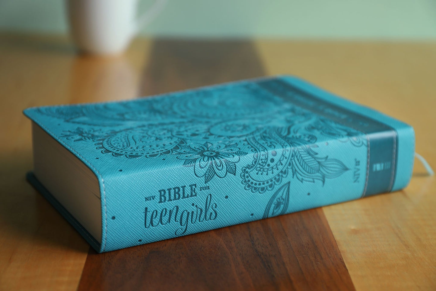 Bible for Teen Girls-NIV: Growing in Faith, Hope, and Love