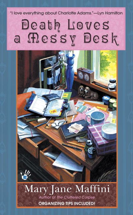 Death Loves a Messy Desk (Charlotte Adams Series#3)