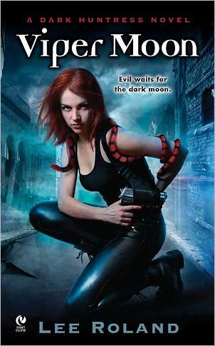 Viper Moon: A Novel of the Earth Witches