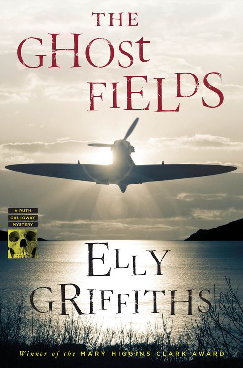The Ghost Fields (Ruth Galloway Series #7)
