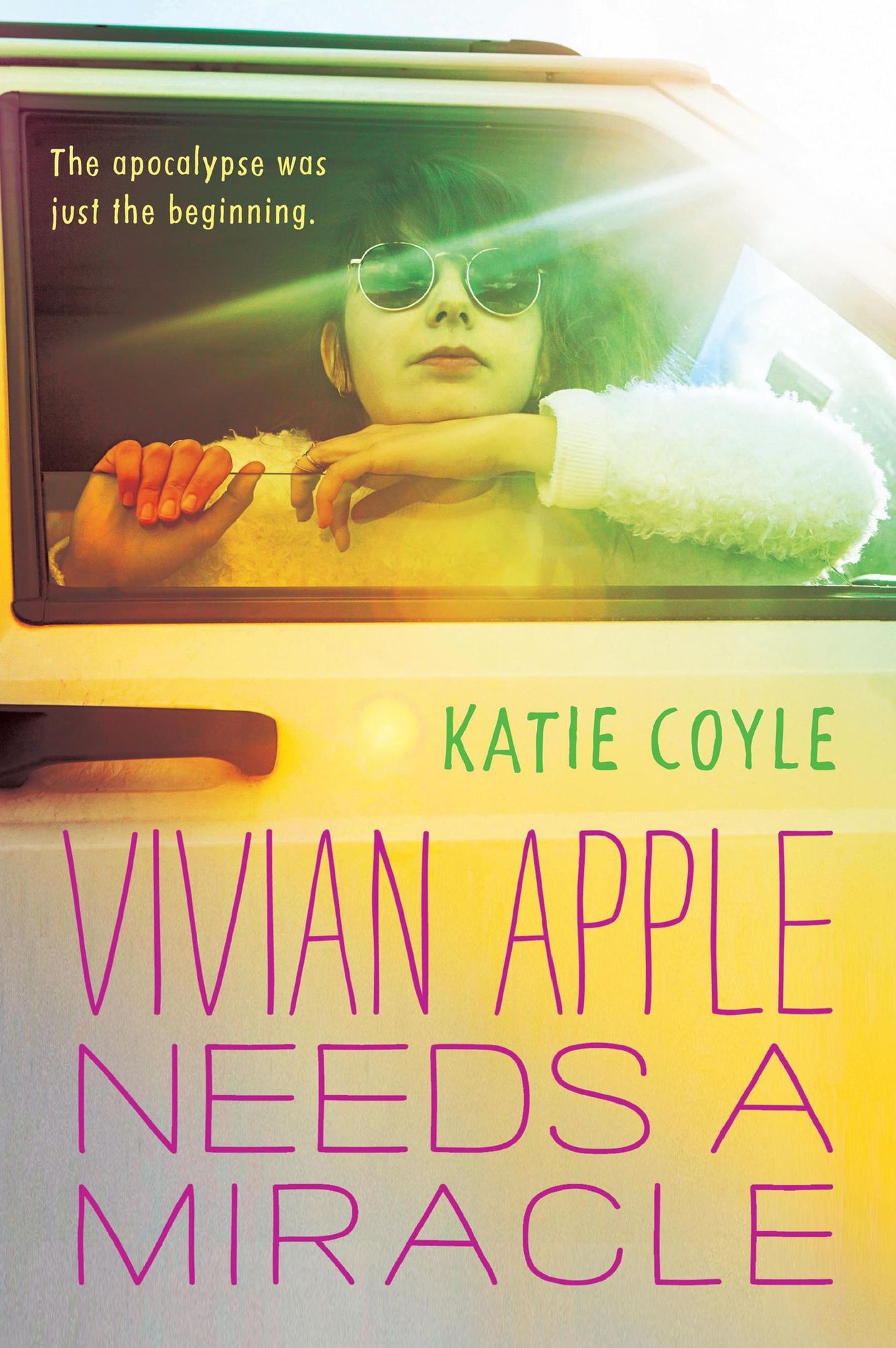 Vivian Apple Needs a Miracle (Vivian Apple Series #2)