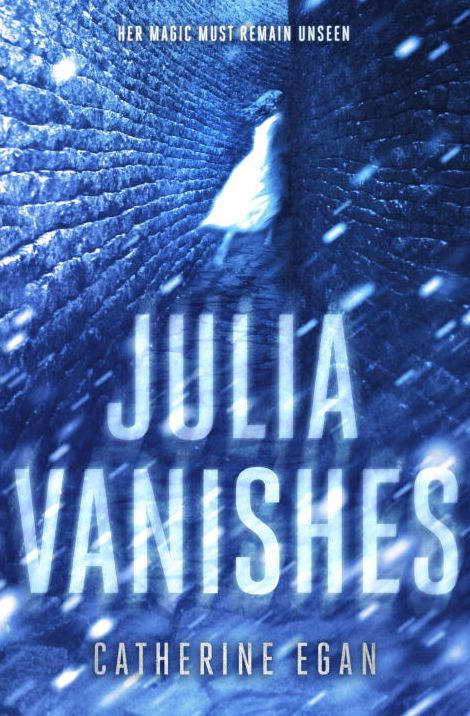 Julia Vanishes (Witch's Child Series #1)
