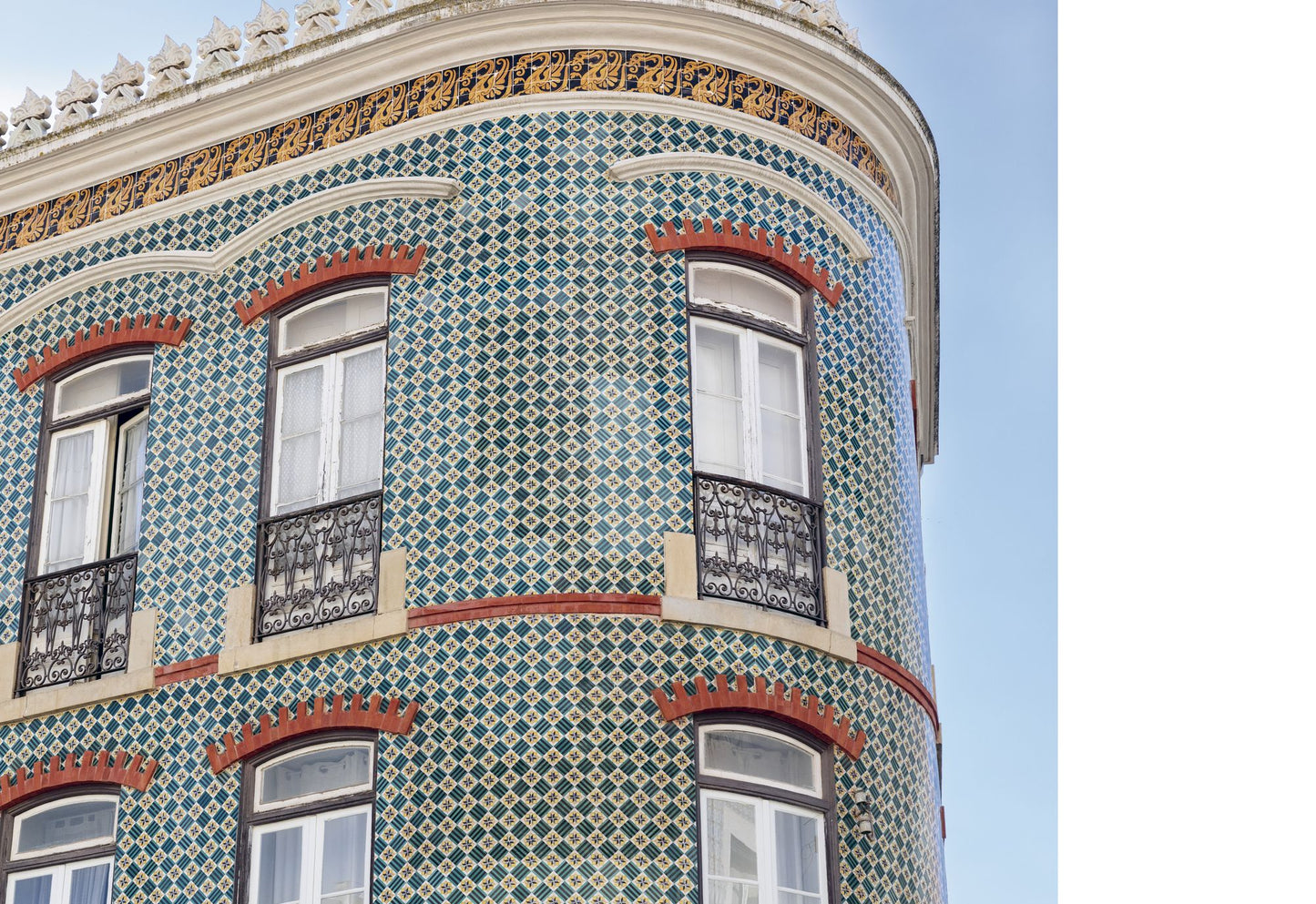 Patterns of Portugal: A Journey Through Colors, History, Tiles, and Architecture
