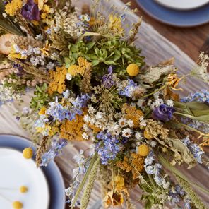 Designing with Dried Flowers: Creating Everlasting Arrangements