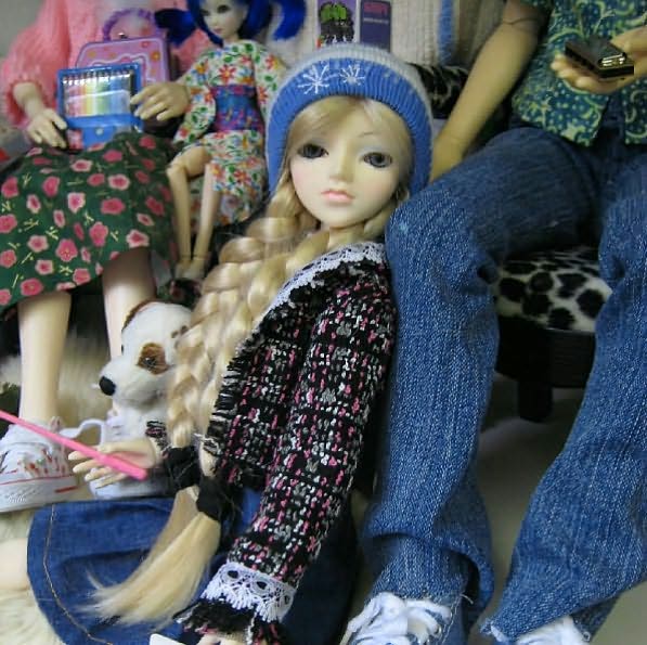 Resin Life: Snapshots of Asian Ball-Jointed Dolls