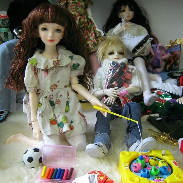 Resin Life: Snapshots of Asian Ball-Jointed Dolls