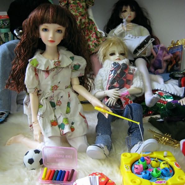 Resin Life: Snapshots of Asian Ball-Jointed Dolls