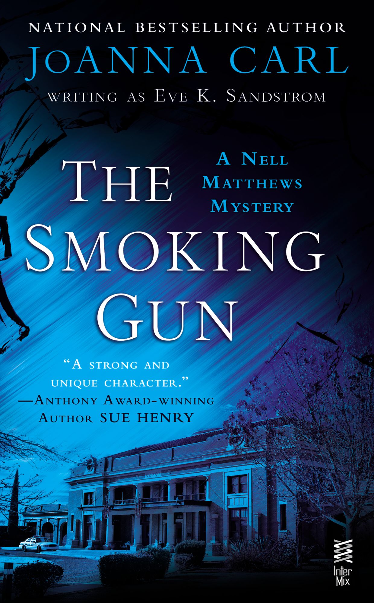 The Smoking Gun: A Nell Matthews Mystery (InterMix)