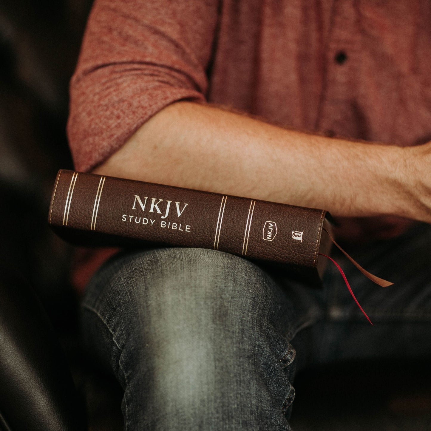 NKJV Study Bible, Premium Calfskin Leather, Brown, Full-Color, Red Letter Edition, Comfort Print: The Complete Resource for Studying God's Word