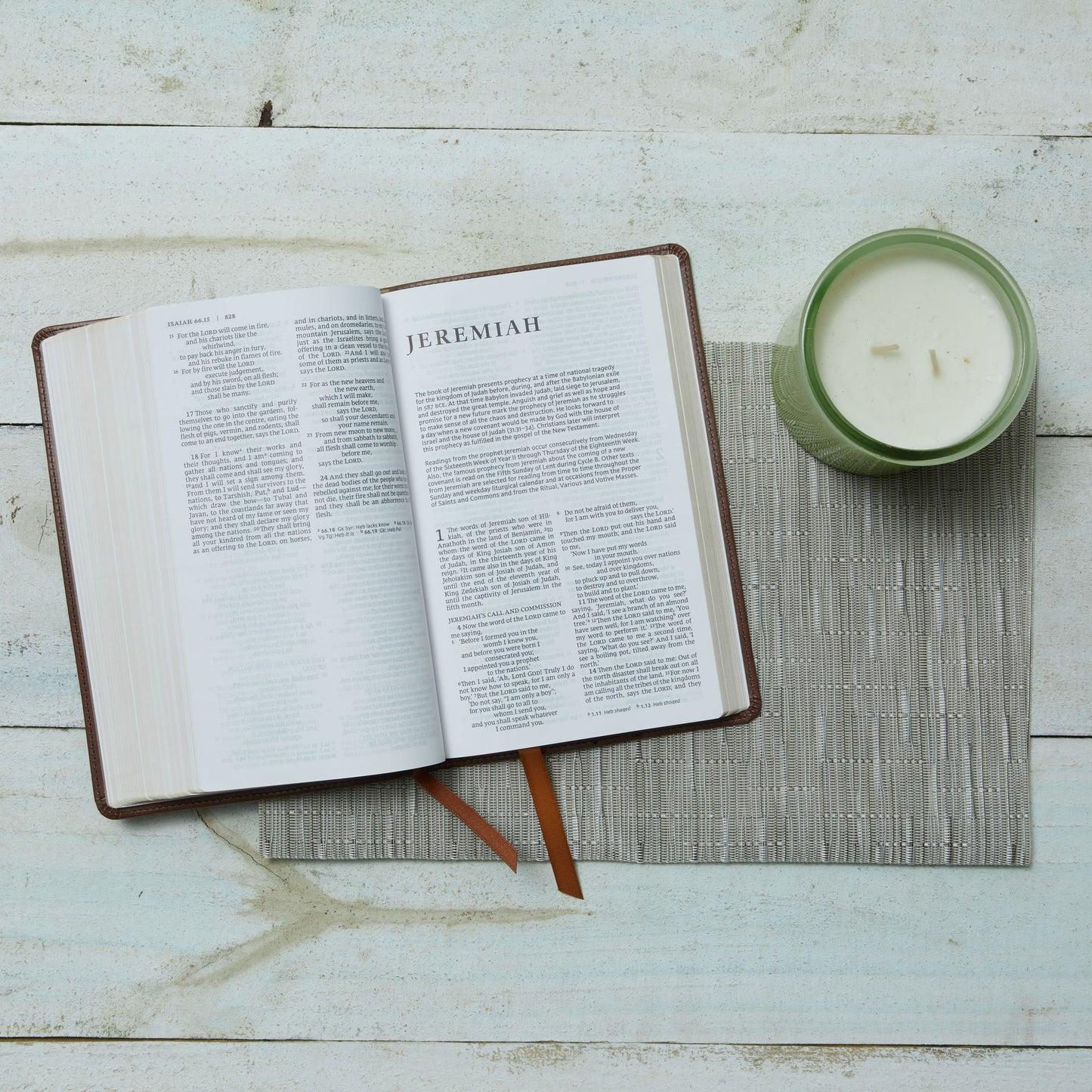 NRSV, Catholic Bible, Gift Edition, Leathersoft, White, Comfort Print: Holy Bible