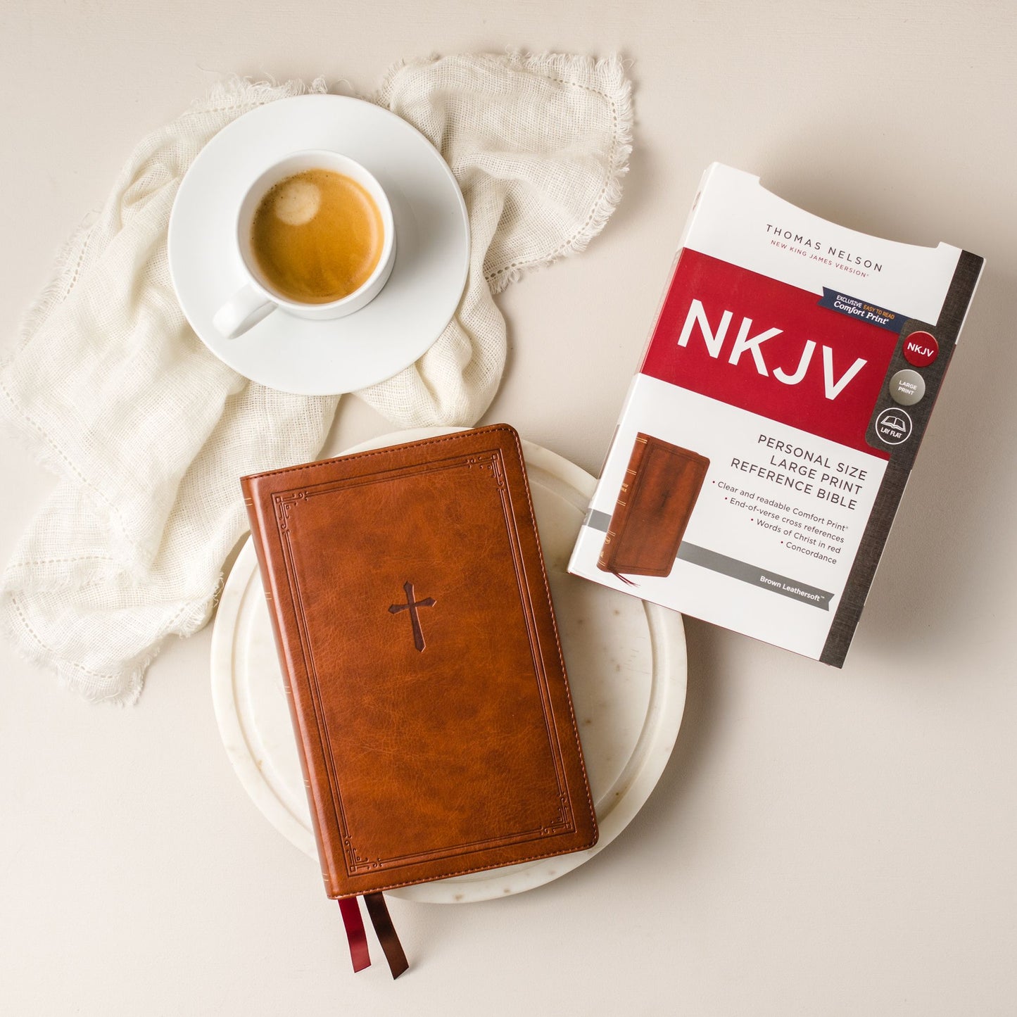 Nkjv, Reference Bible, Personal Size Large Print, Leathersoft, Brown, Red Letter Edition, Comfort Print: Holy Bible, New King James Version