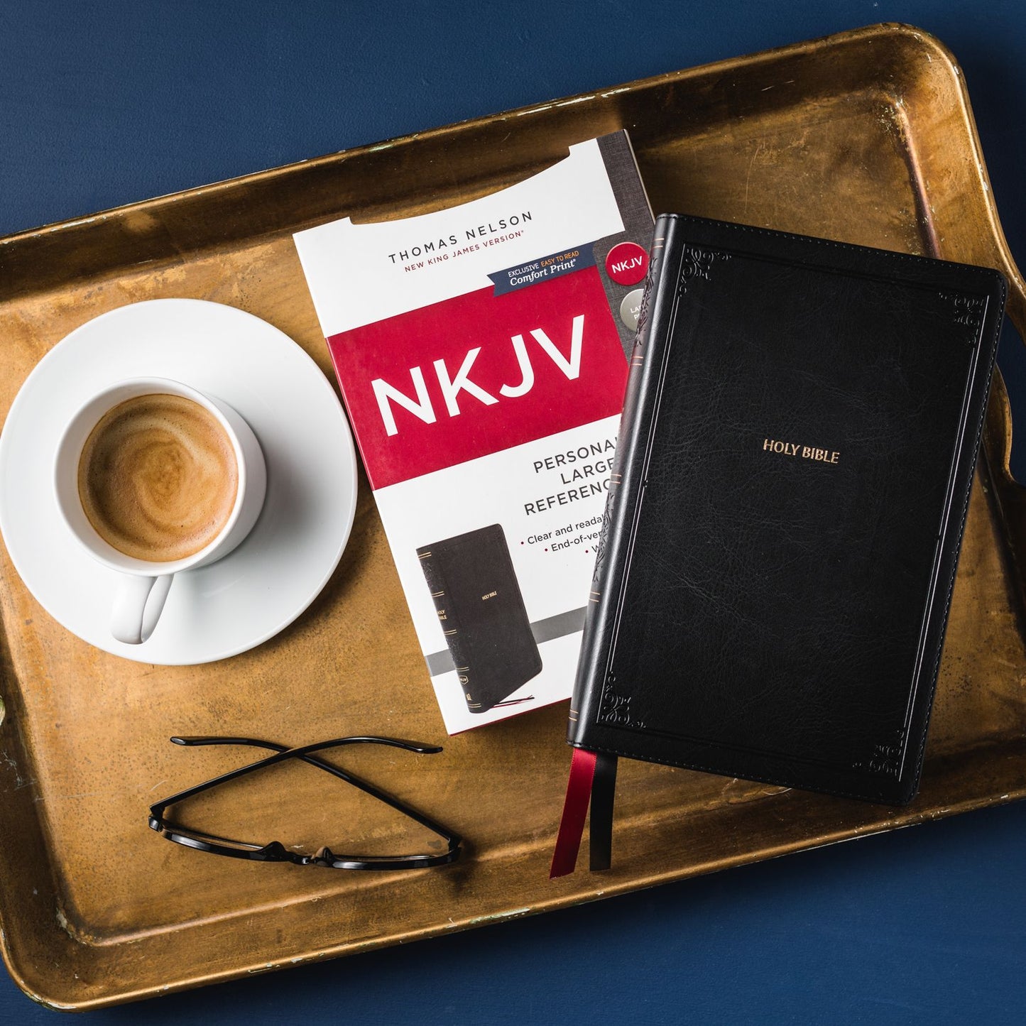Nkjv, Reference Bible, Personal Size Large Print, Leathersoft, Black, Red Letter Edition, Comfort Print: Holy Bible, New King James Version