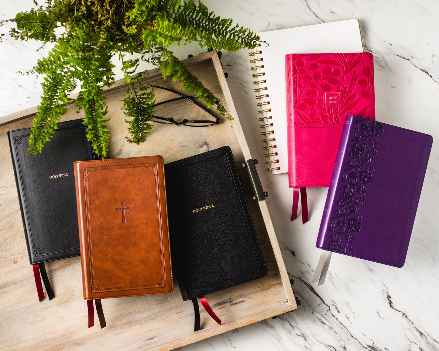 Nkjv, Deluxe End-Of-Verse Reference Bible, Personal Size Large Print, Leathersoft, Black, Red Letter Edition, Comfort Print: Holy Bible, New King James Version