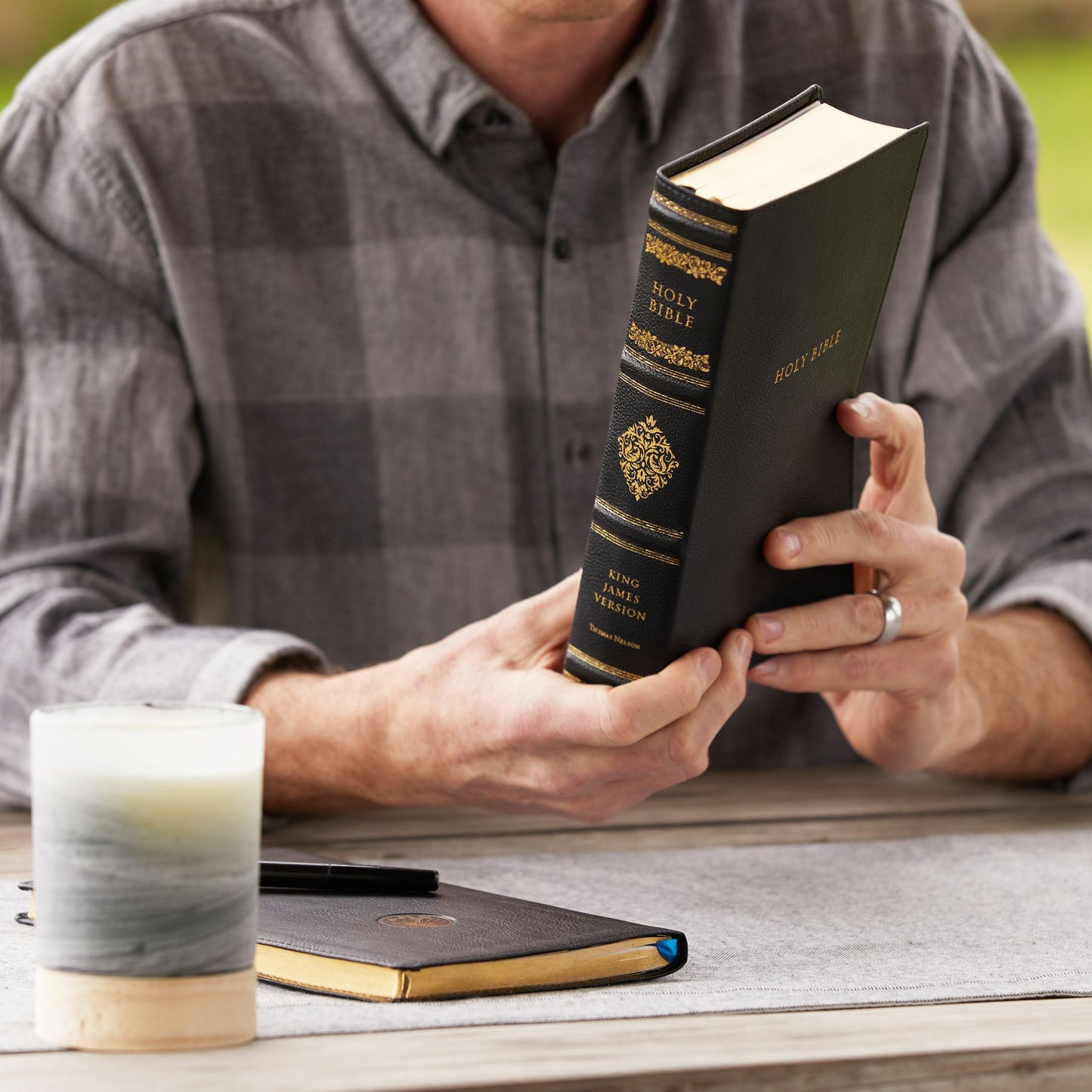 Kjv, Sovereign Collection Bible, Personal Size, Leathersoft, Black, Red Letter Edition, Comfort Print: Holy Bible, King James Version