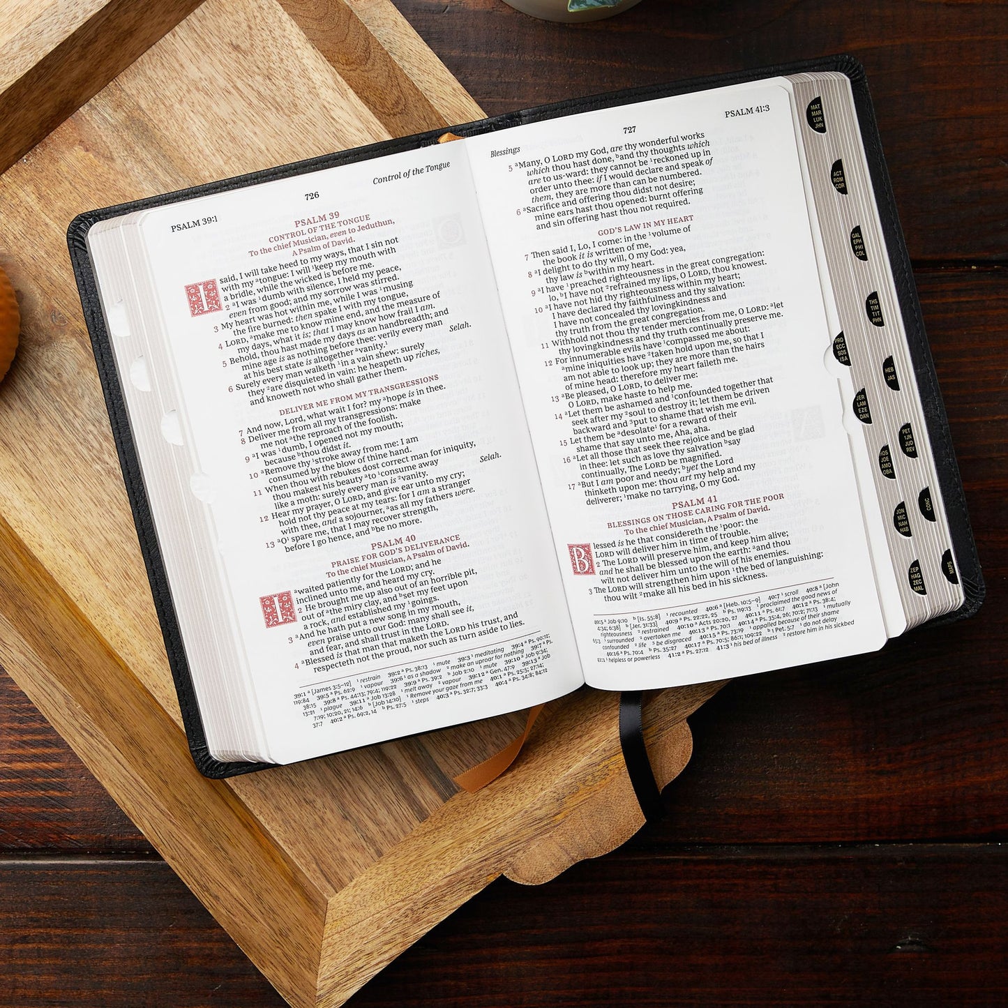 Kjv, Sovereign Collection Bible, Personal Size, Leathersoft, Purple, Thumb Indexed, Red Letter Edition, Comfort Print: Holy Bible, King James Version