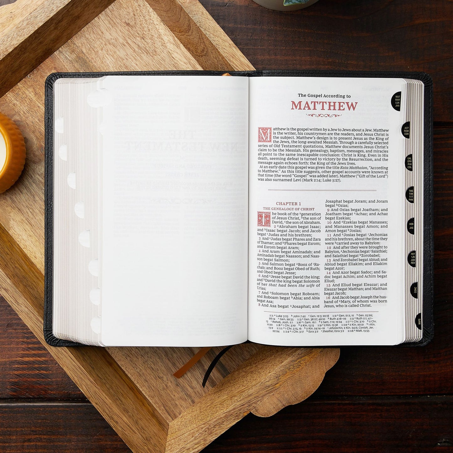 Kjv, Sovereign Collection Bible, Personal Size, Genuine Leather, Black, Thumb Indexed, Red Letter Edition, Comfort Print: Holy Bible, King James Version