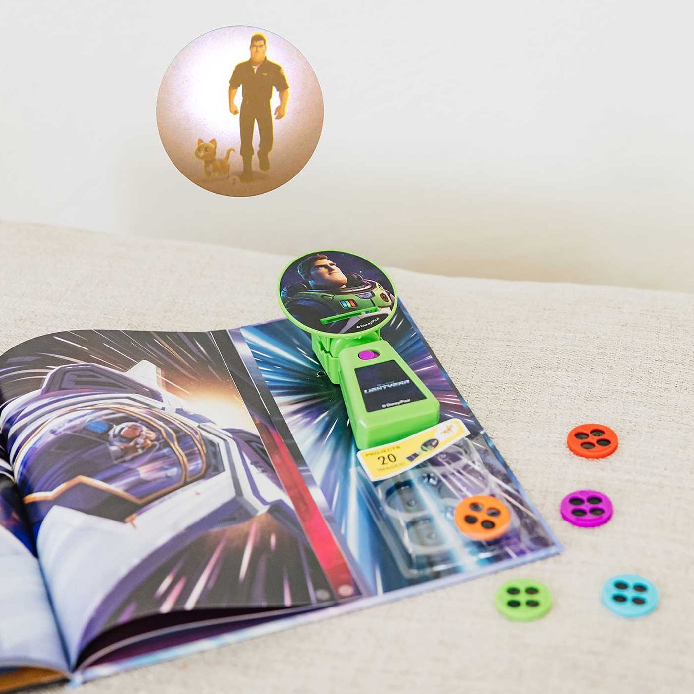Disney Pixar: Lightyear Movie Theater Storybook & Projector