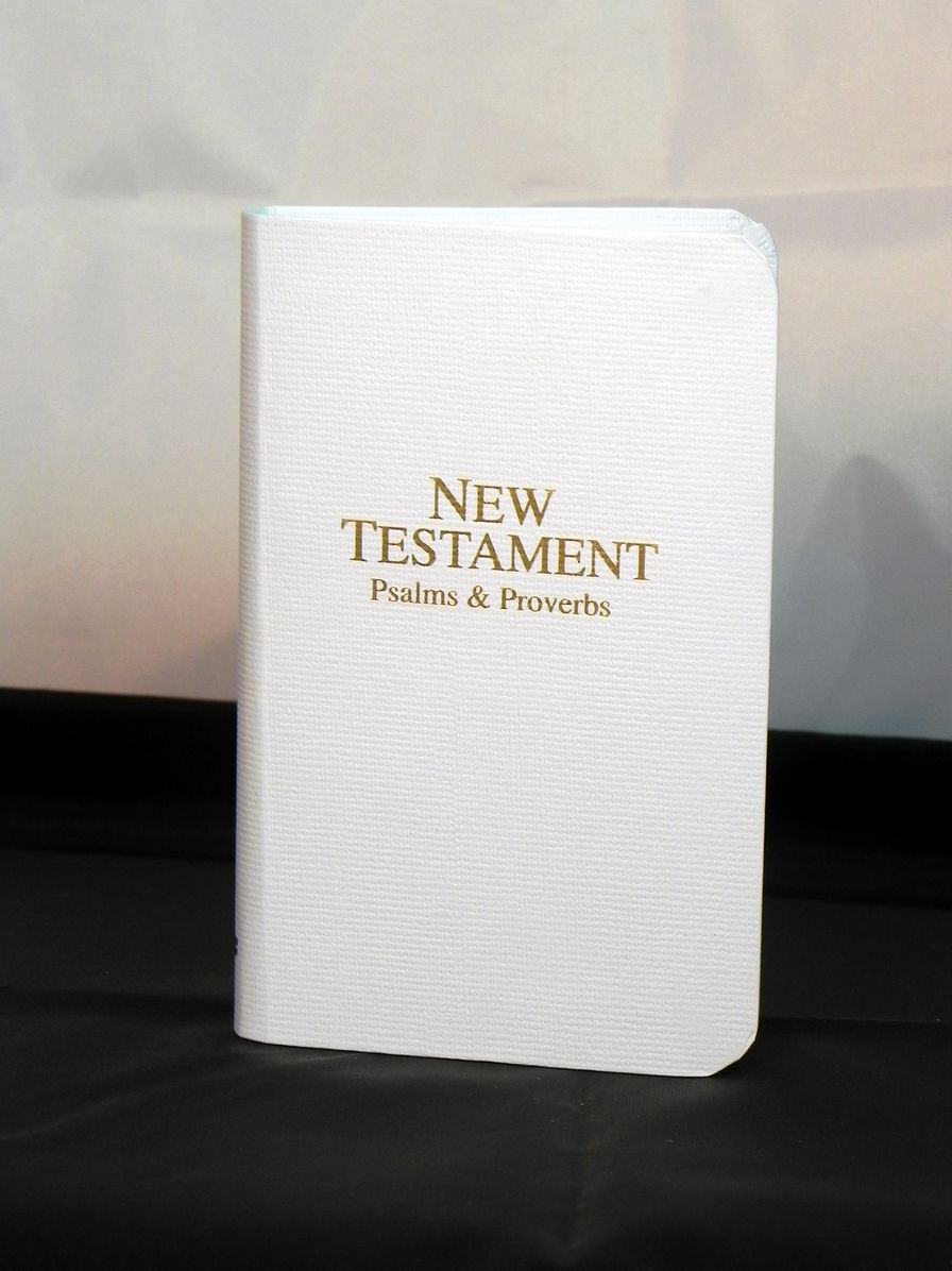 Economy Pocket New Testament with Psalms and Proverbs: King James Version