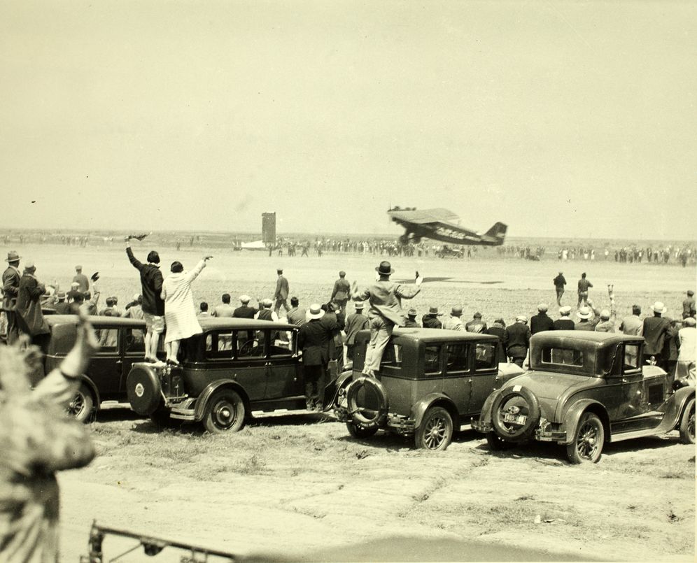 Race to Hawaii: The 1927 Dole Air Derby and the Thrilling First Flights That Opened the Pacific