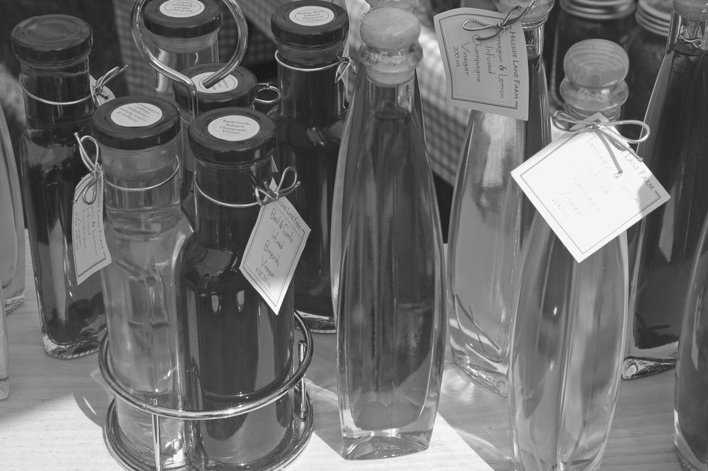 The New Farmers' Market: Farm-Fresh Ideas for Producers, Managers & Communities