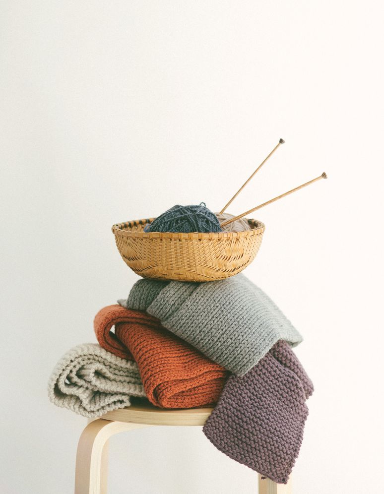 Knit: first stitch / first scarf