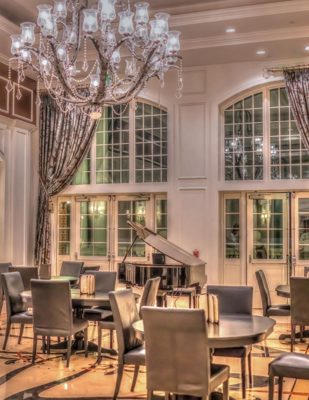 Notebook: Luxury Hotel Vacation Resort Piano Bar Holiday 8.5 x 11 150 Ruled Pages