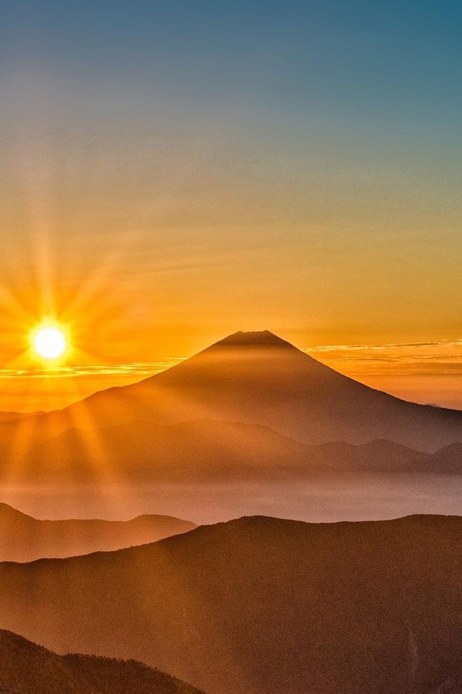 Mt Fuji in the Morning Sunlight Journal: 150 Page Lined Notebook/Diary