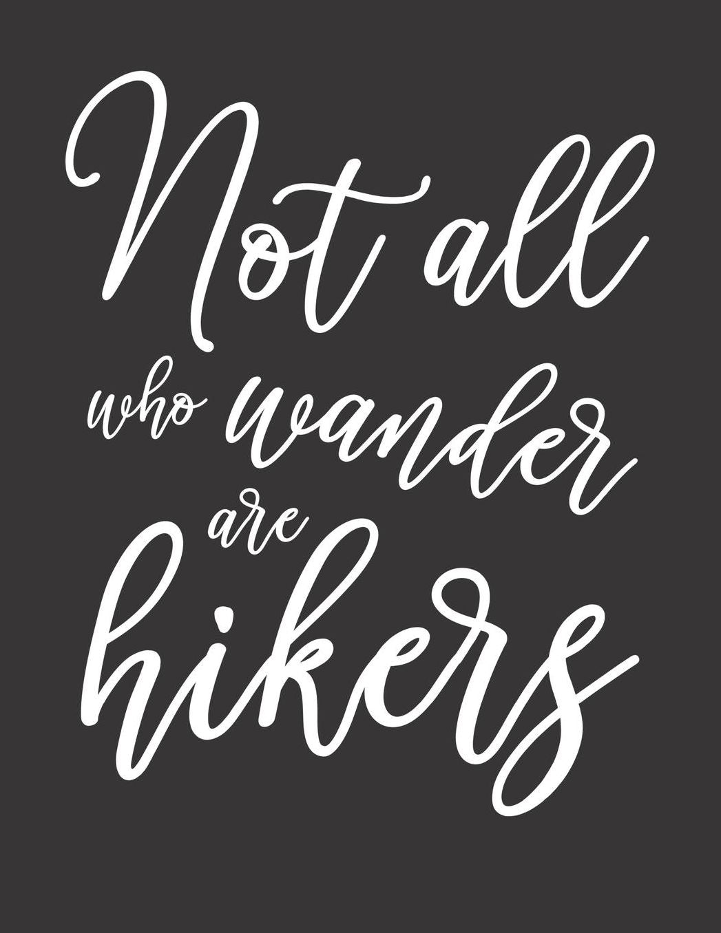Mein Gipfellogbuch: Das Bergtouren Tagebuch zum selber ausfï¿½llen ♦ Wandertagebuch fï¿½r die schï¿½nsten Wanderungen, Aussichten und Erinnerungen ♦ A4+ Format ♦ Motiv: Not all who wander are hikers