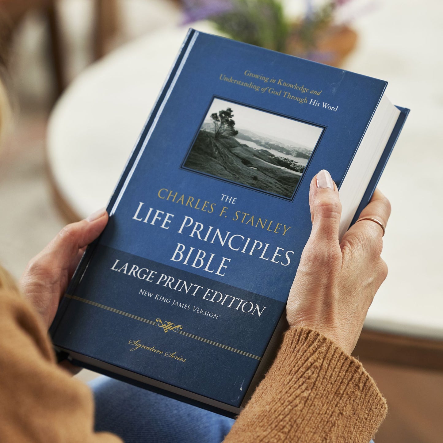 The Charles F. Stanley Life Principles Bible, NKJV: Large Print Edition