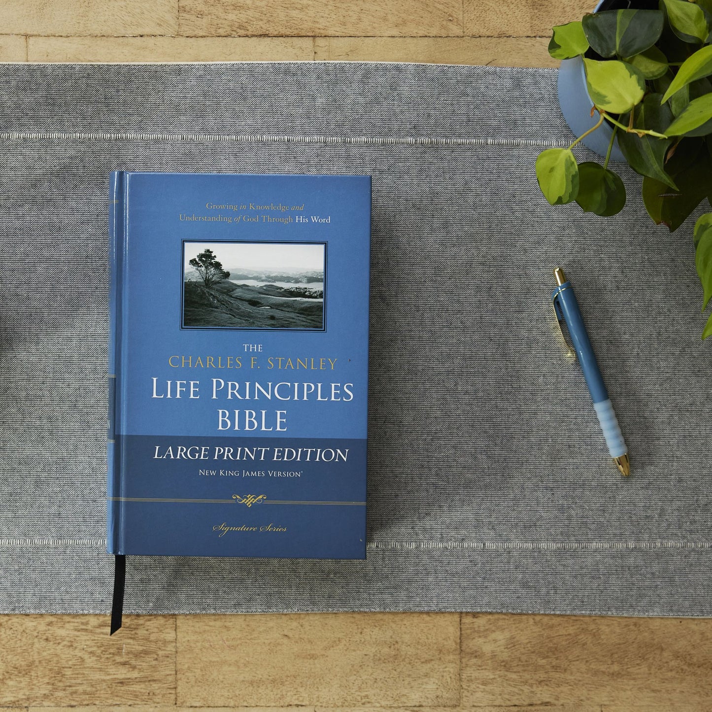 The Charles F. Stanley Life Principles Bible, NKJV: Large Print Edition