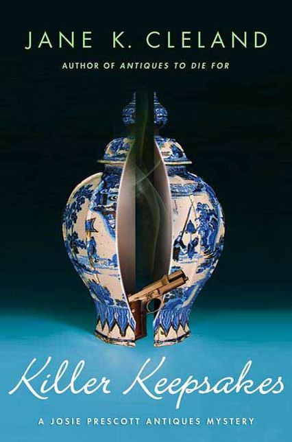 Killer Keepsakes (Josie Prescott Antiques Mystery Series #4)
