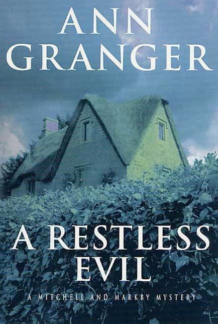 A Restless Evil: A Mitchell and Markby Mystery