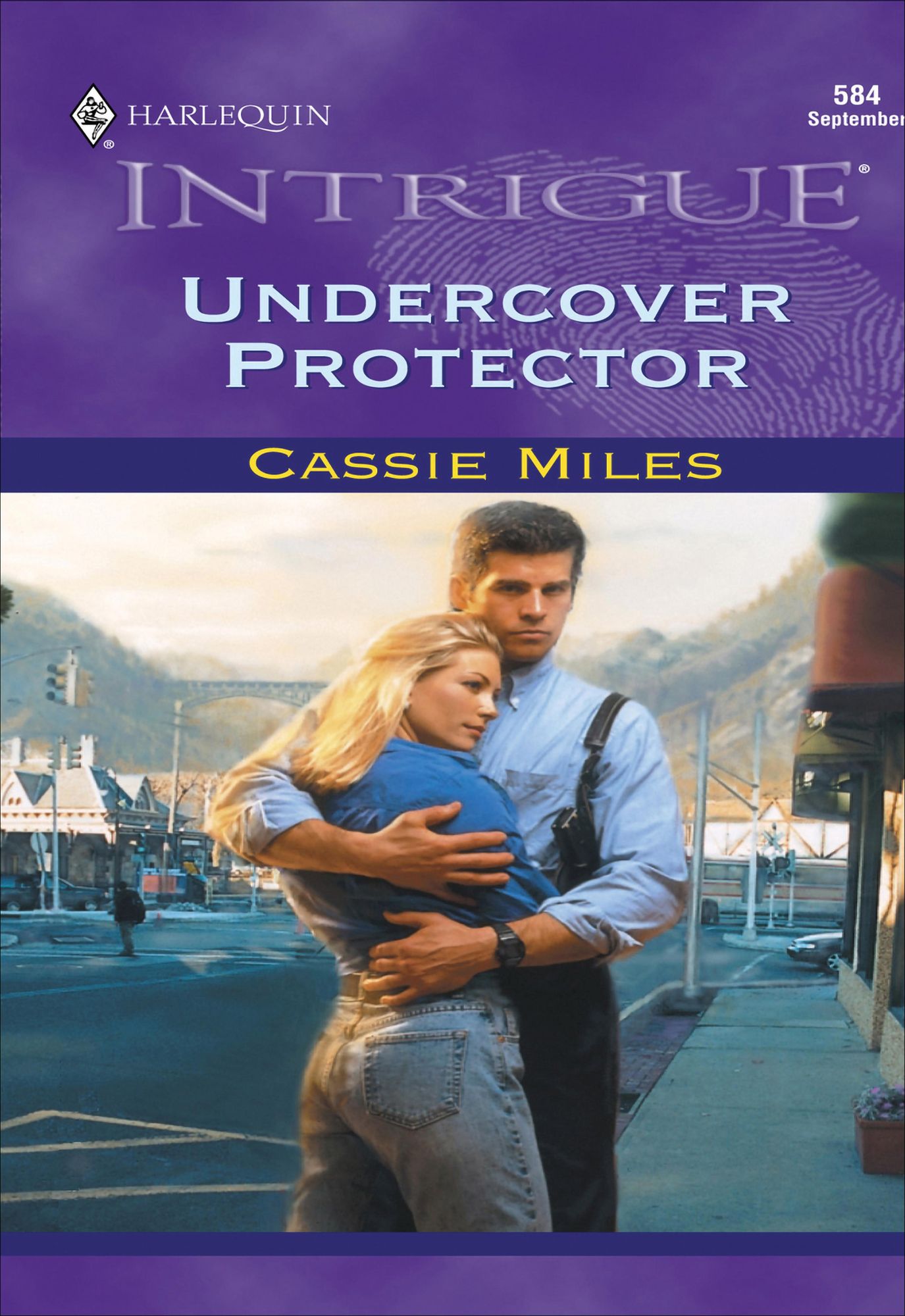 Undercover Protector (Harlequin Intrigue Series #584)