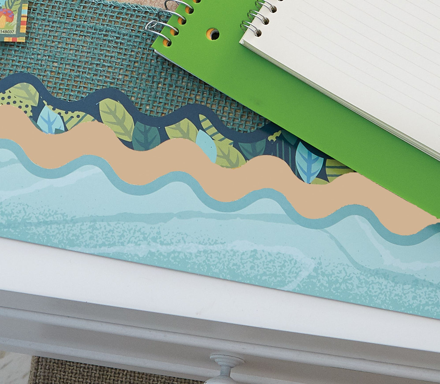 Nature Explorers Blue Woodgrain Scalloped Borders