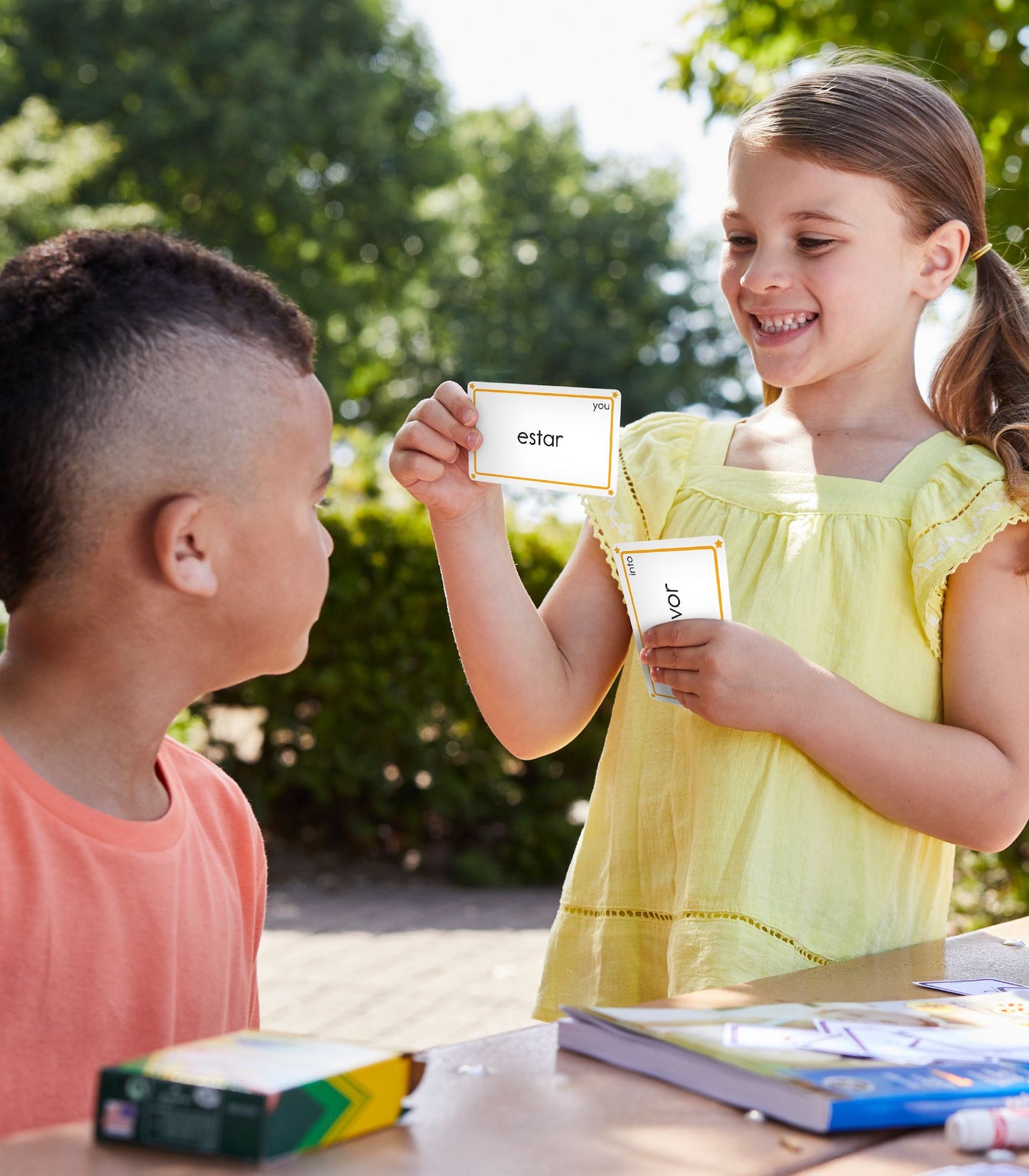 Bilingual Sight Words: 54 Flash Cards