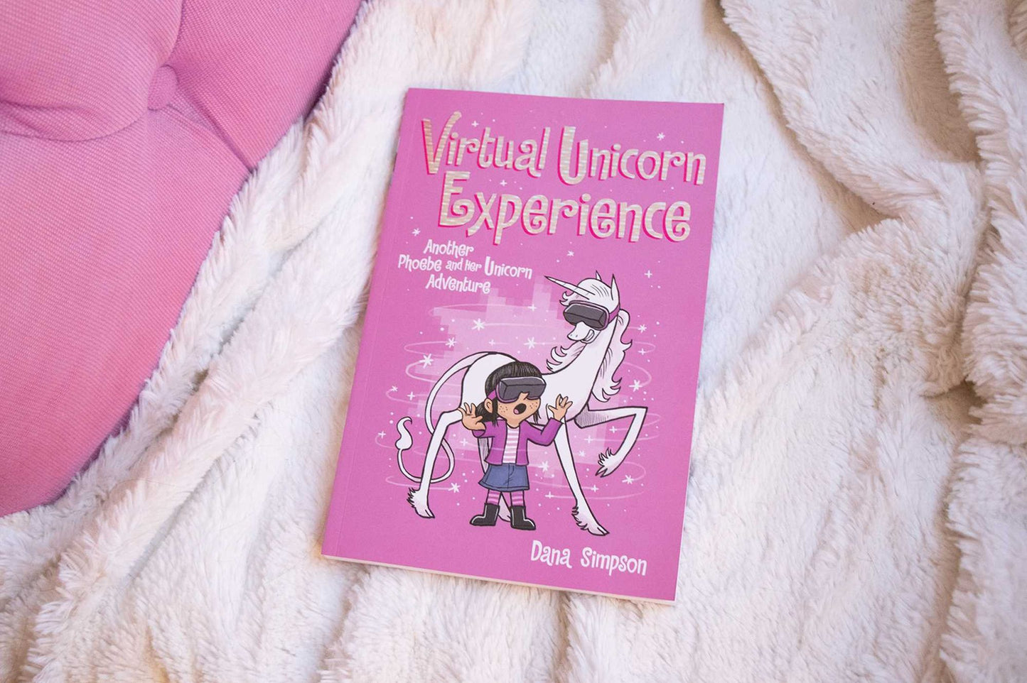 Virtual Unicorn Experience (Phoebe and Her Unicorn Series #12)