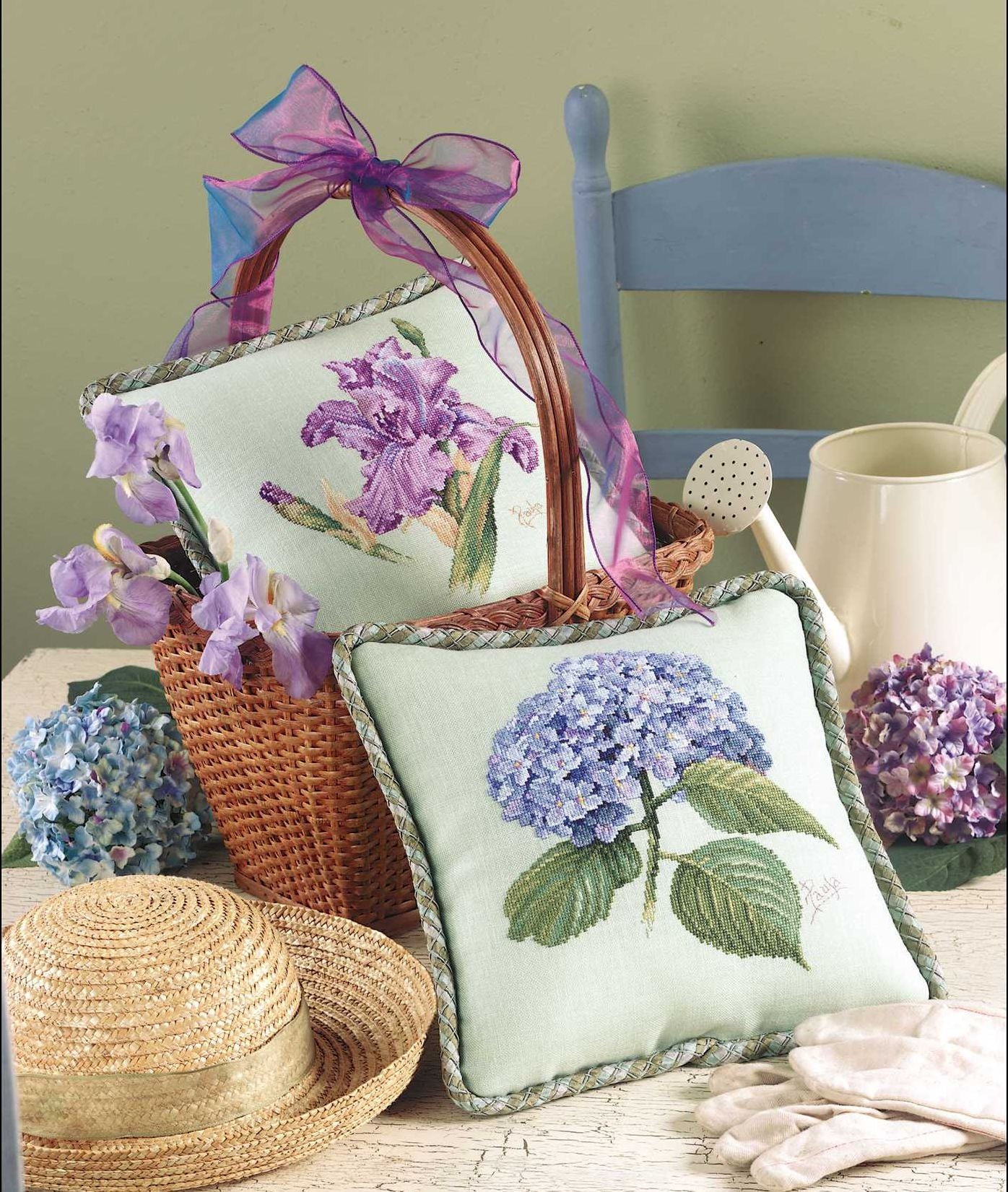 Pillows from Paula's Garden (Leisure Arts #3493)