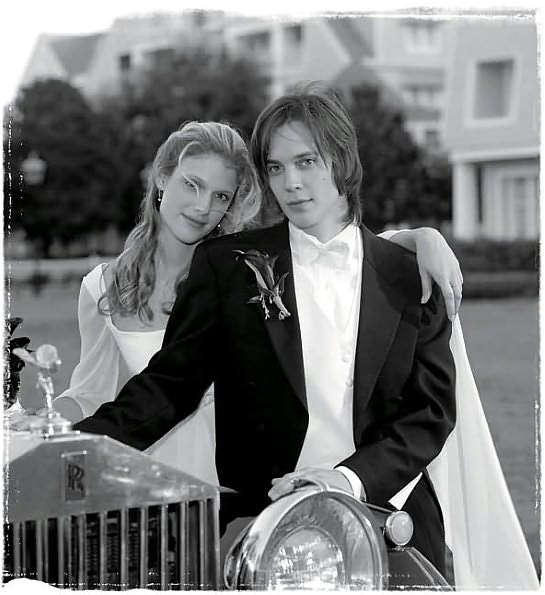 Wedding Photography: Creative Techniques for Lighting, Posing, and Marketing
