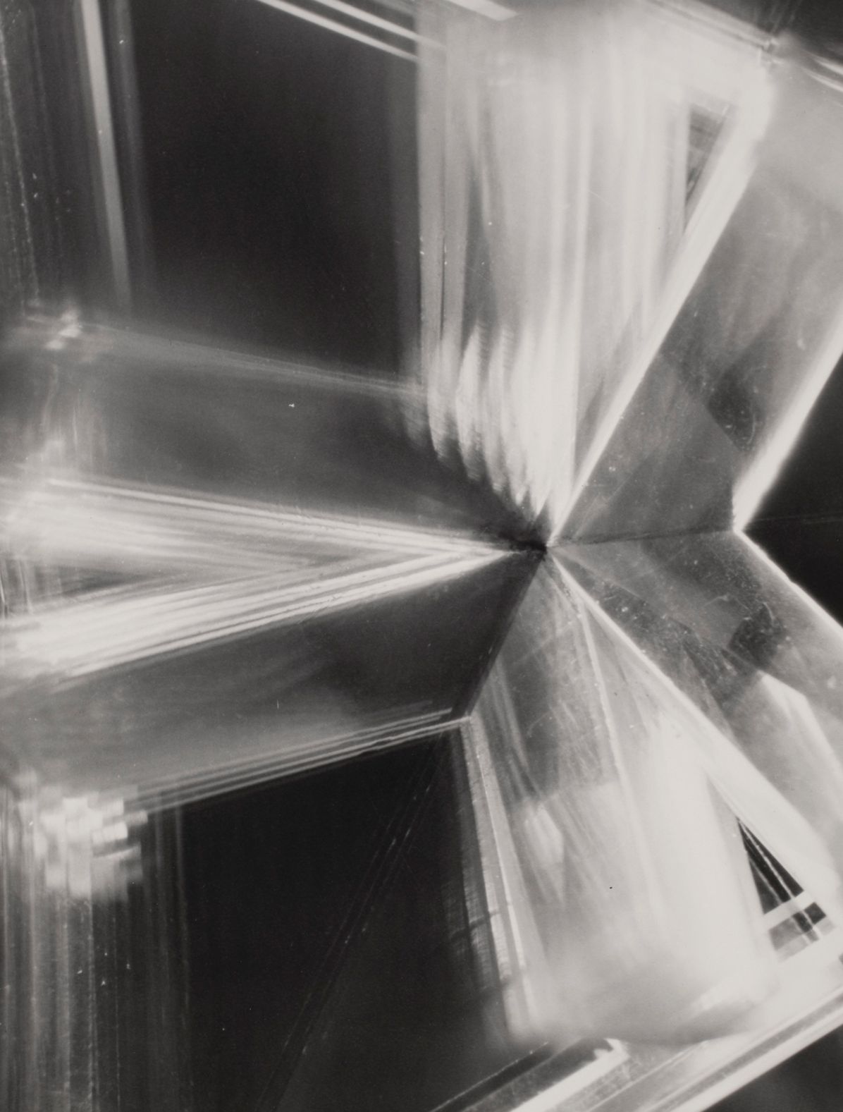The Edge of Vision: The Rise of Abstraction in Photography