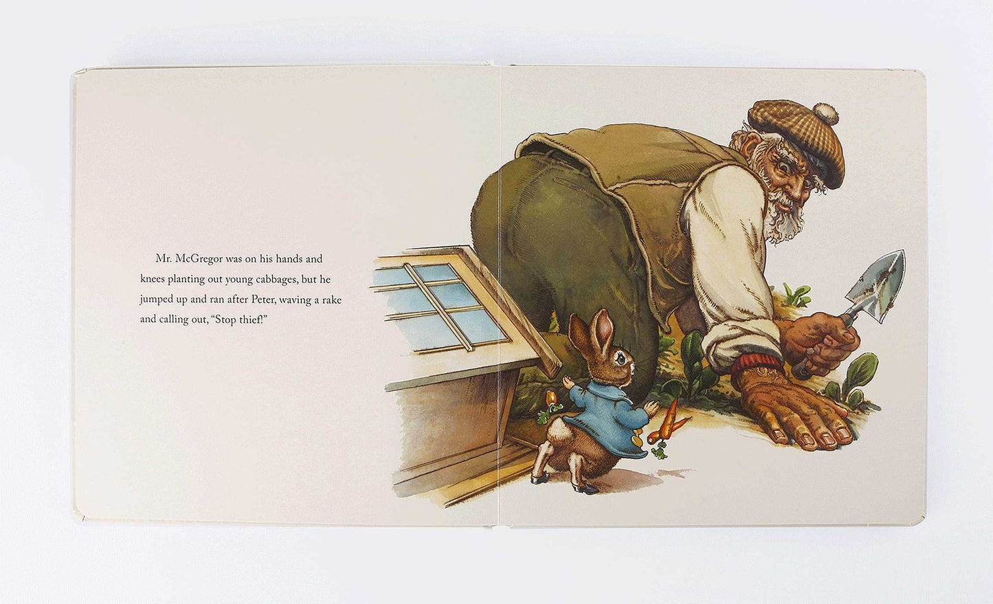 The Classic Tale of Peter Rabbit Oversized Padded Board Book: The Classic Edition