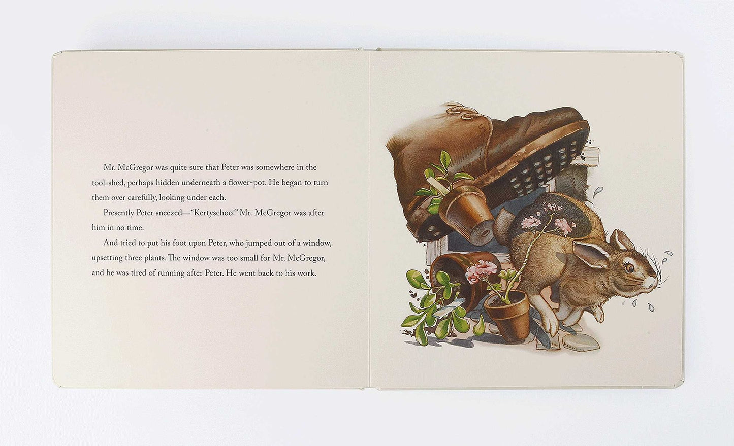 The Classic Tale of Peter Rabbit Oversized Padded Board Book: The Classic Edition