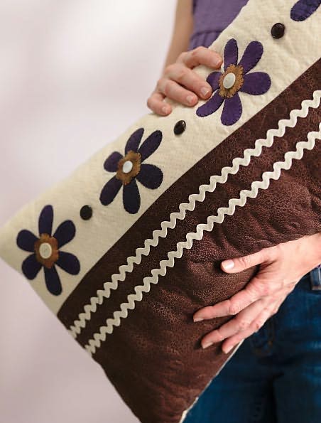 Sew The Perfect Gift: 25 Handmade Projects from Top Designers