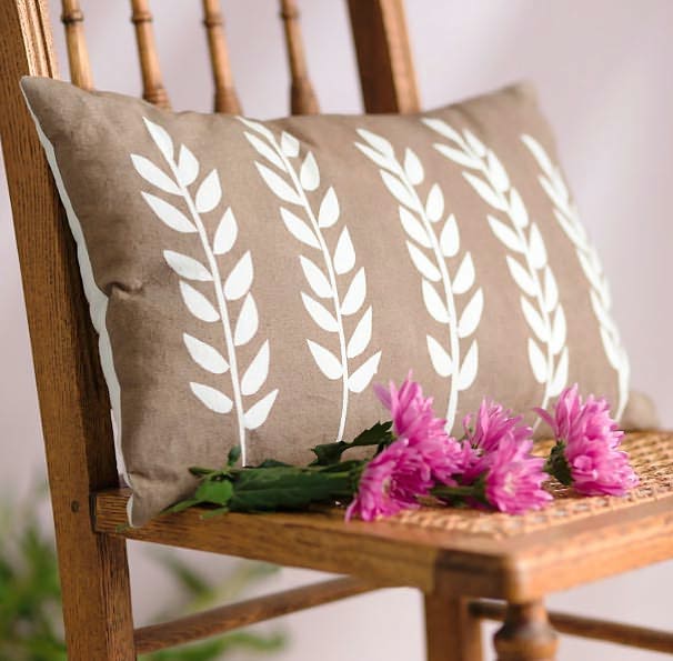 Sew The Perfect Gift: 25 Handmade Projects from Top Designers