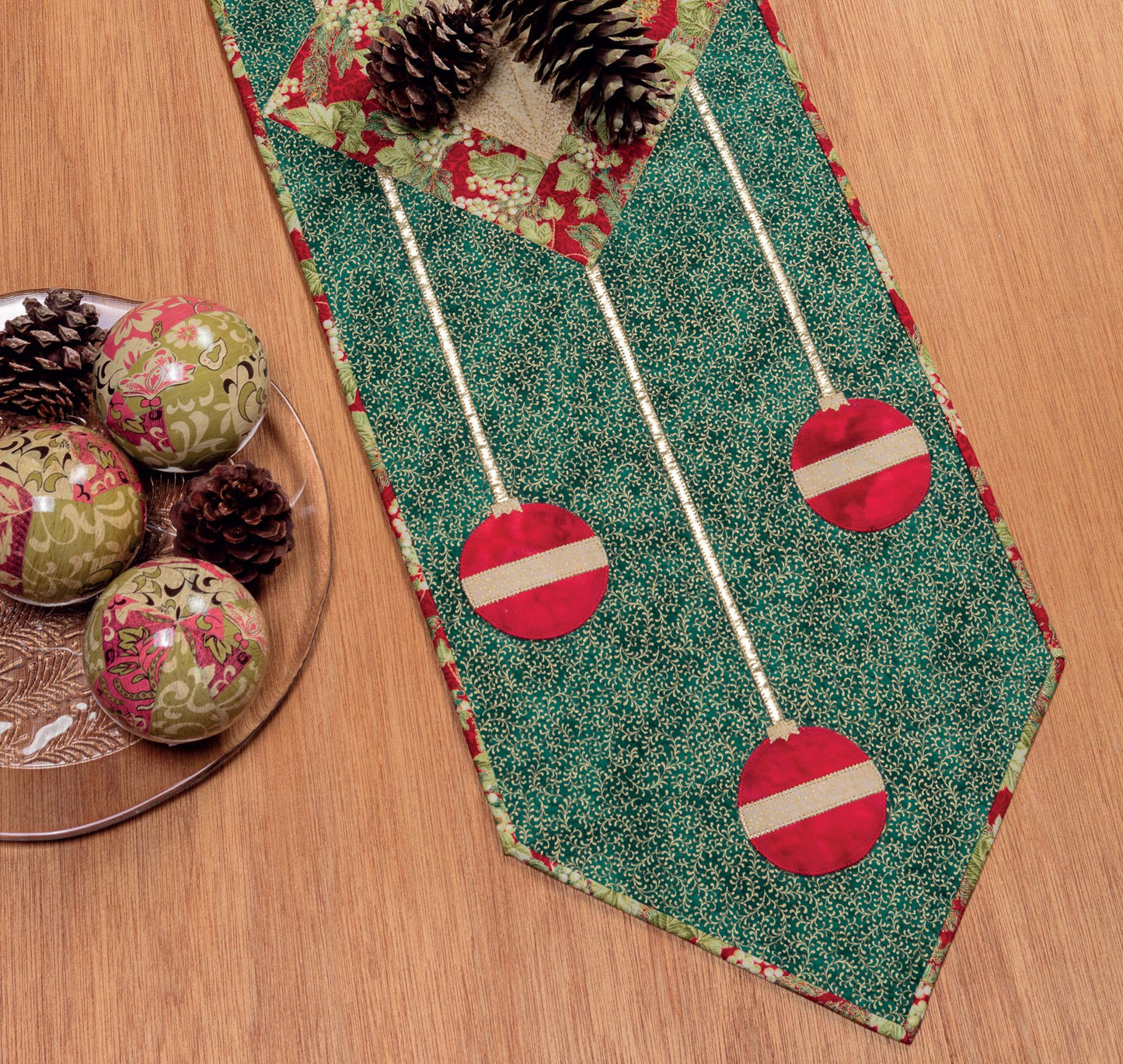 Christmas Is Coming: Applique Quilt Patterns to Celebrate the Season