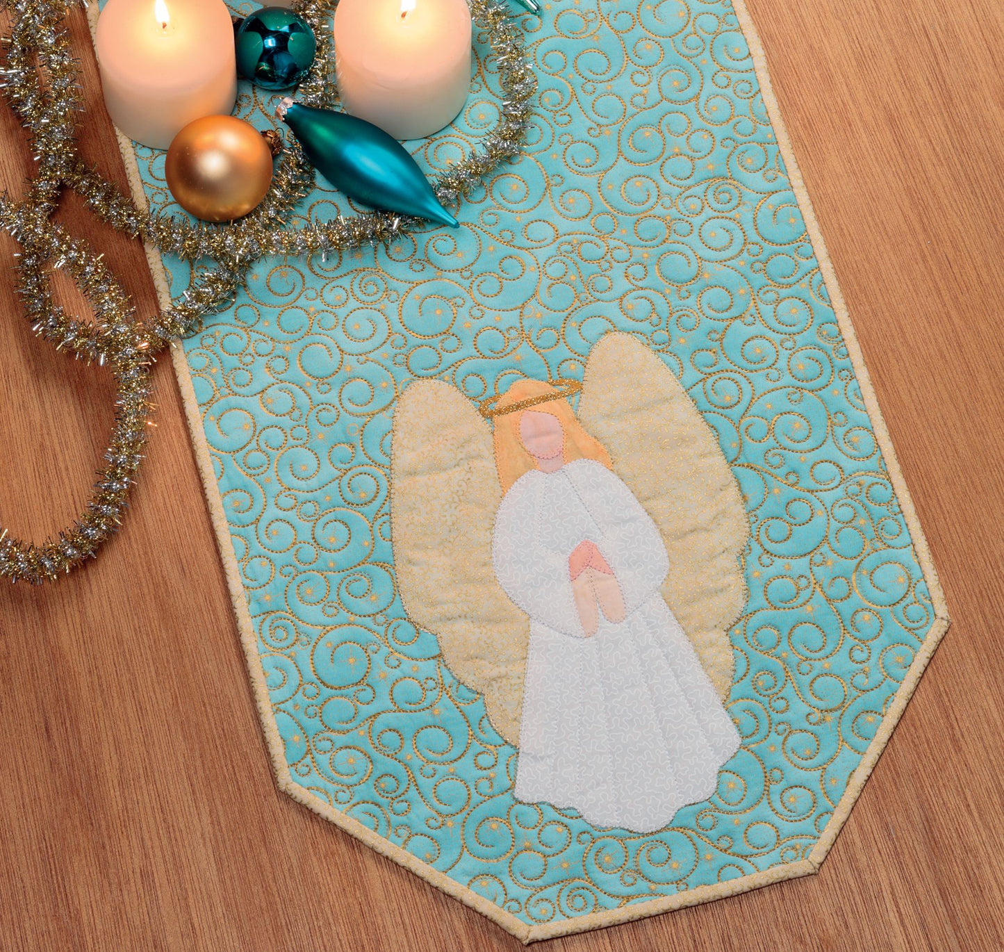 Christmas Is Coming: Applique Quilt Patterns to Celebrate the Season