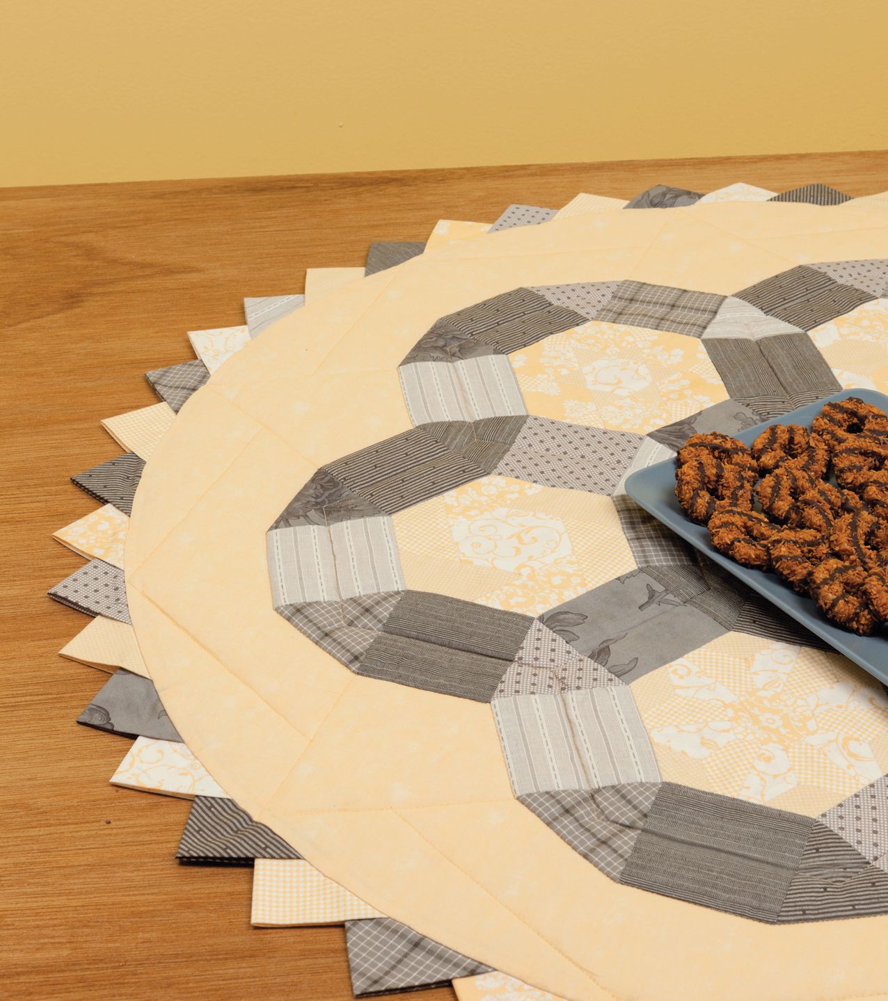 The New Hexagon: 52 Blocks to English Paper Piece