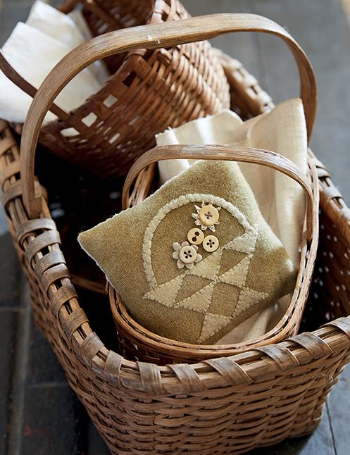 Pure and Simple: 17 Primitive Projects Inspired by the Seasons