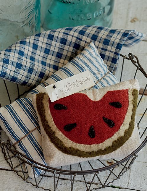 Pure and Simple: 17 Primitive Projects Inspired by the Seasons